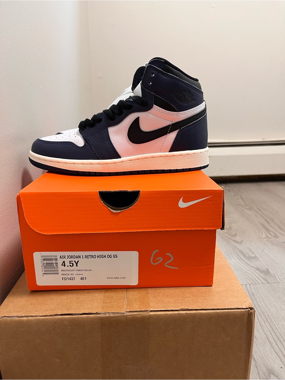 Air Jordan 1 Retro High OG "Midnight Navy" - Picture 4 of 5